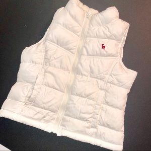 Old Navy  Yxs white puffer vest .